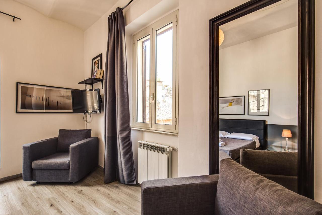 Lovely With Balcony In Campo De' Fiori Apartment Rom